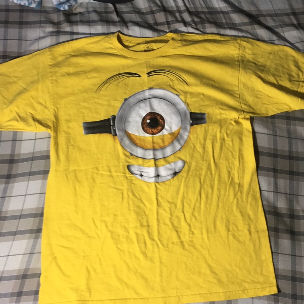 *NEW* Universal Studios Minion Tshirt size L
